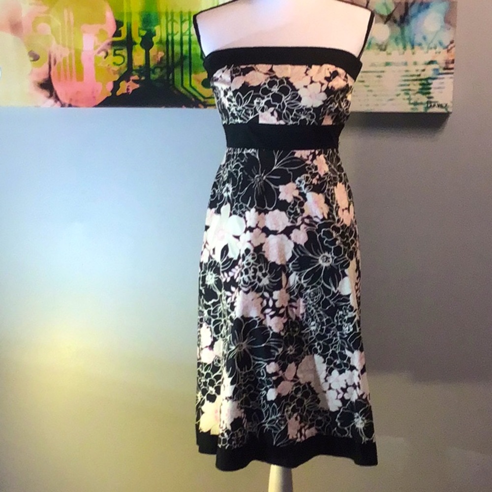 MOLLY STRAPLESS BLACK & WHITE FLORAL SUMMER DRESS SIZE 4